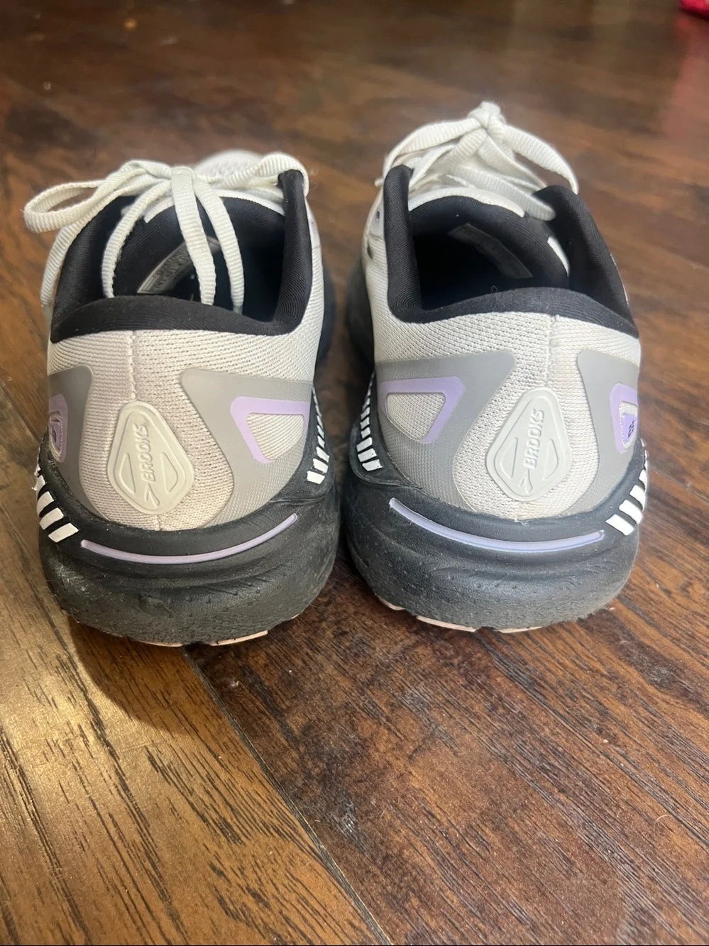 Brooks woman’s Adrenaline GTS 23 grey/black/purple size 10 MB